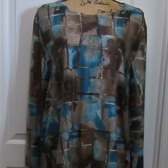New Ladies Top please refer to description measurements - Picture 1 of 16